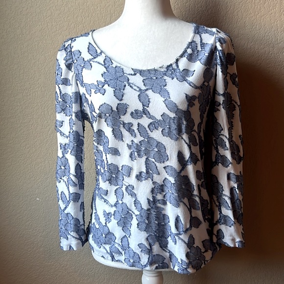 Loft blue and white textured floral 3/4 sleeve top, size small - Picture 2 of 7